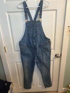 Isabel Maternity by Ingrid & Isabel Denim Overalls Size 10 Baby Mom Comfy Bibs